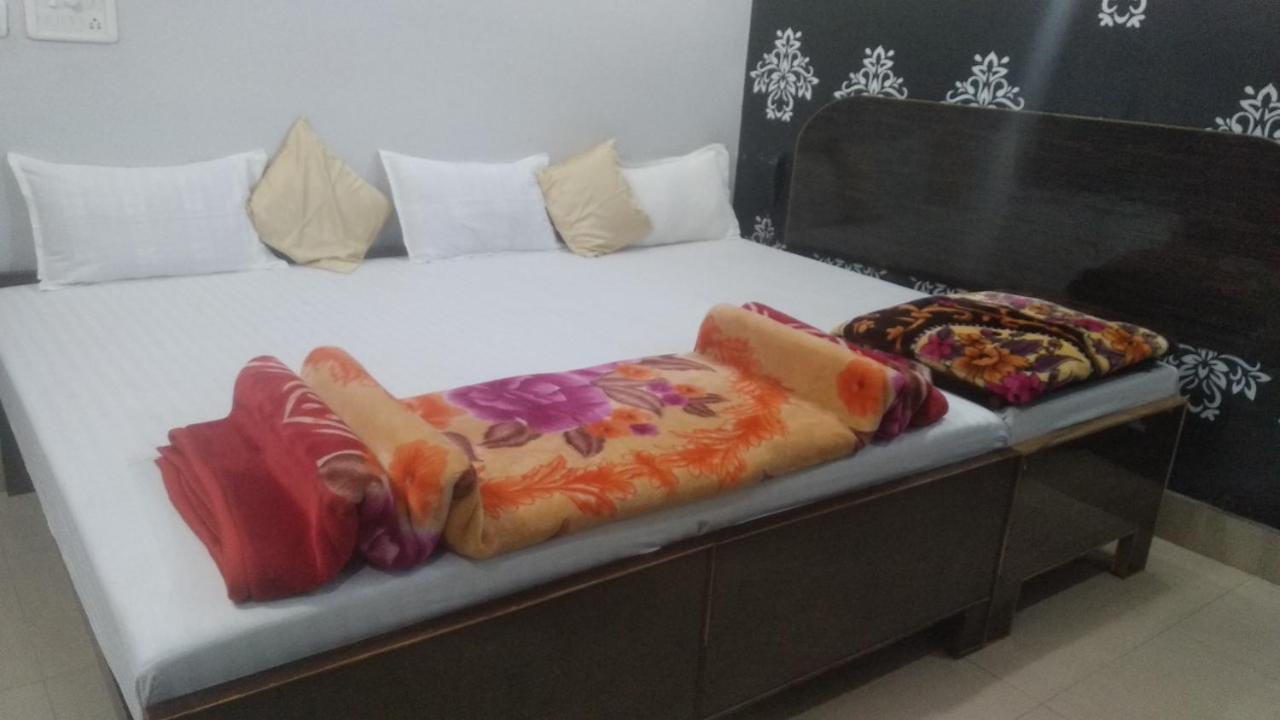 Hotel Giriraj Inn Varanasi Exterior foto
