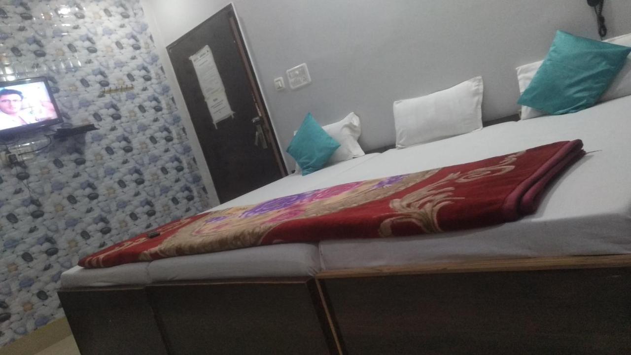 Hotel Giriraj Inn Varanasi Exterior foto